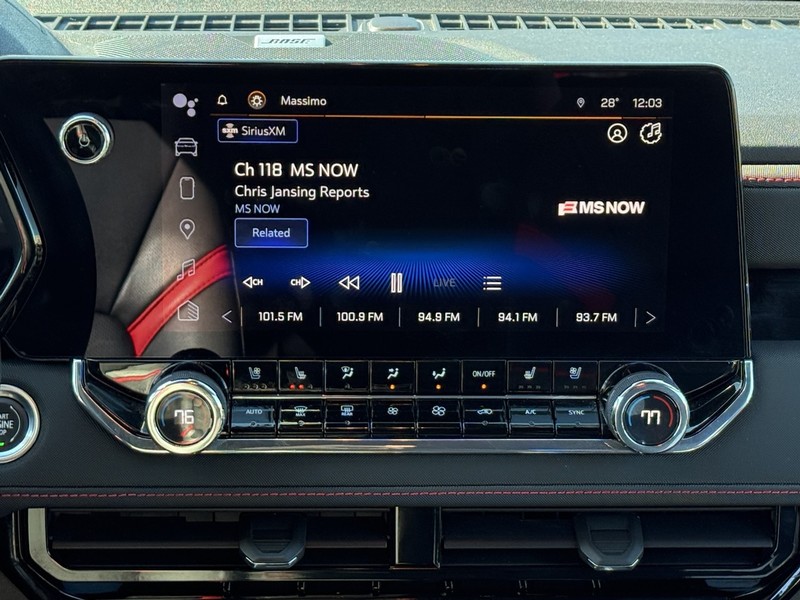 Chevrolet Colorado Vehicle Full-screen Gallery Image 12