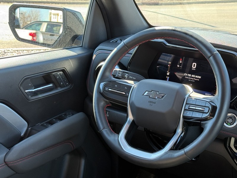 Chevrolet Colorado Vehicle Full-screen Gallery Image 14