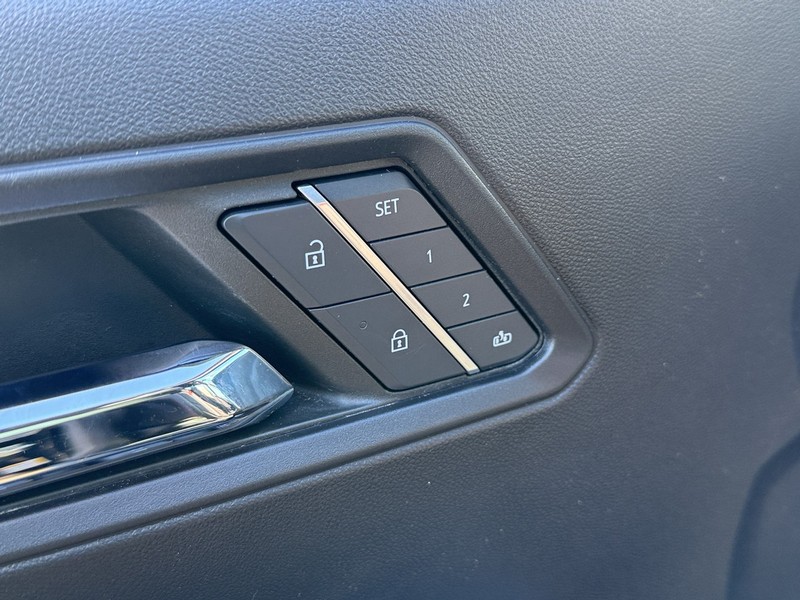 Chevrolet Colorado Vehicle Full-screen Gallery Image 21