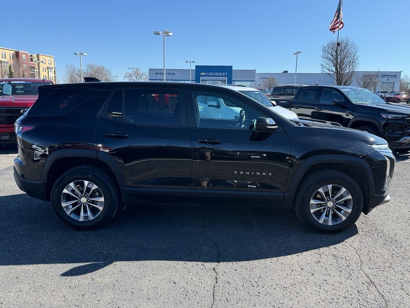 Chevrolet Equinox Vehicle Image 02