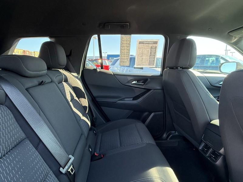 Chevrolet Equinox Vehicle Image 10