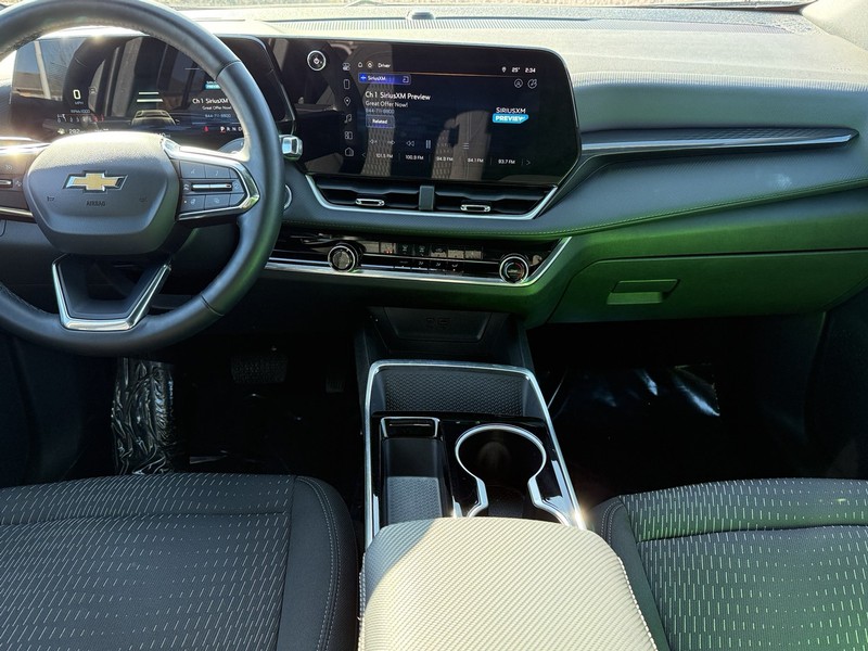 Chevrolet Equinox Vehicle Image 11