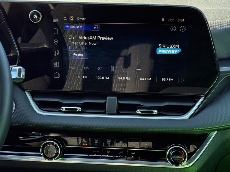 Chevrolet Equinox Vehicle Image 12