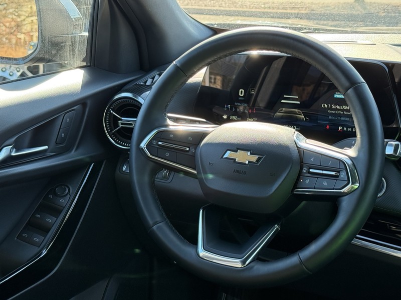 Chevrolet Equinox Vehicle Image 13