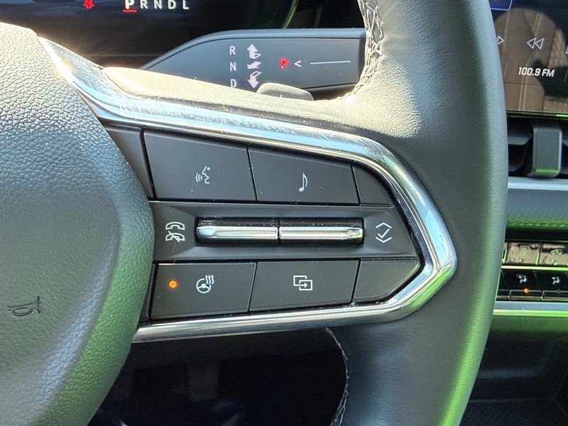 Chevrolet Equinox Vehicle Image 16