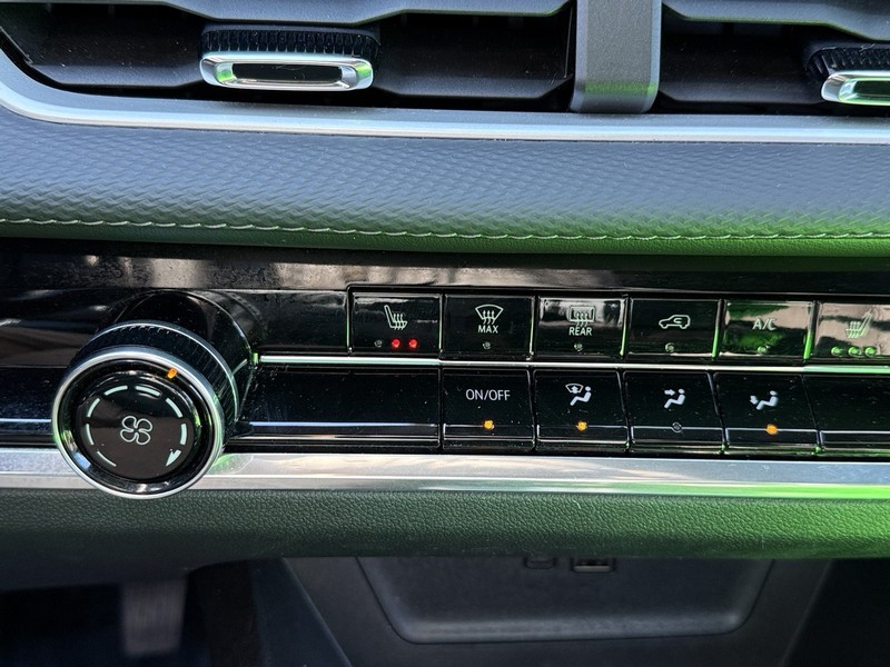 Chevrolet Equinox Vehicle Image 18