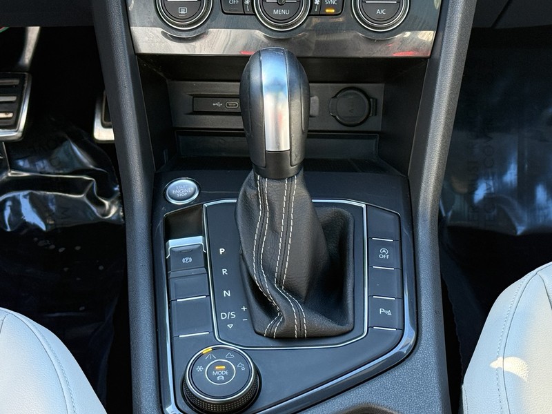 Volkswagen Tiguan Vehicle Image 13