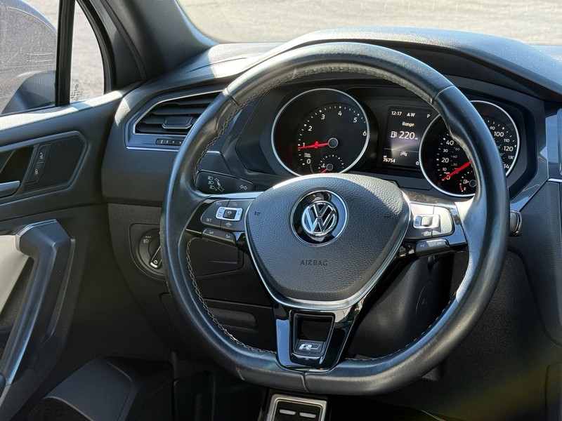 Volkswagen Tiguan Vehicle Image 14