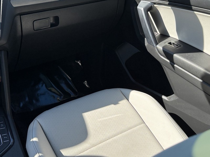 Volkswagen Tiguan Vehicle Image 15