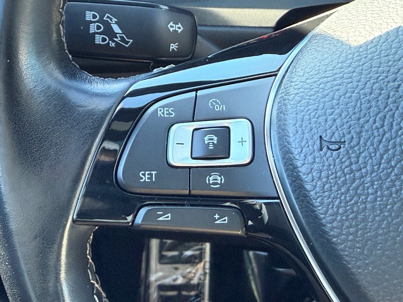 Volkswagen Tiguan Vehicle Image 16