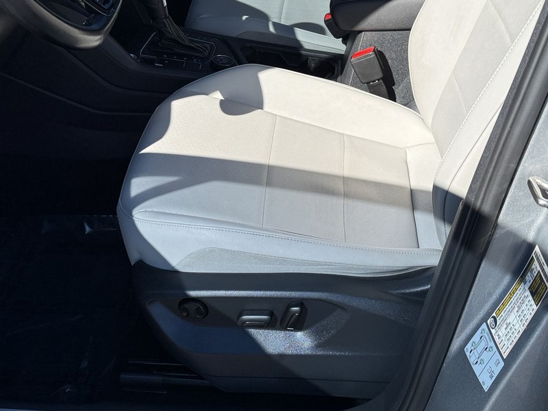 Volkswagen Tiguan Vehicle Image 22