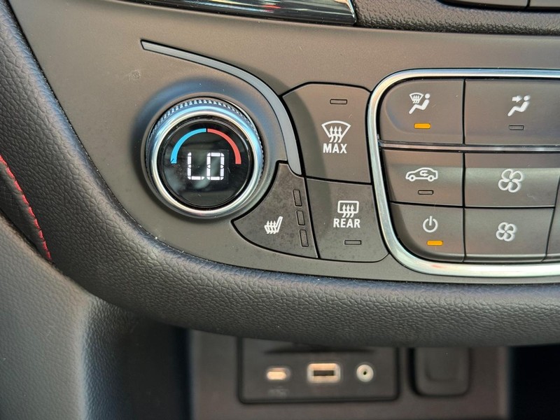 Chevrolet Equinox Vehicle Image 21