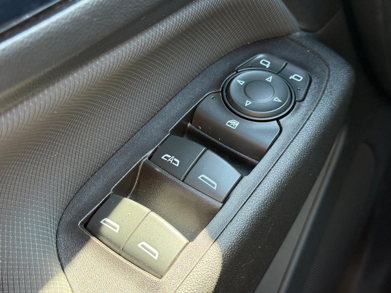 Chevrolet Equinox Vehicle Image 22