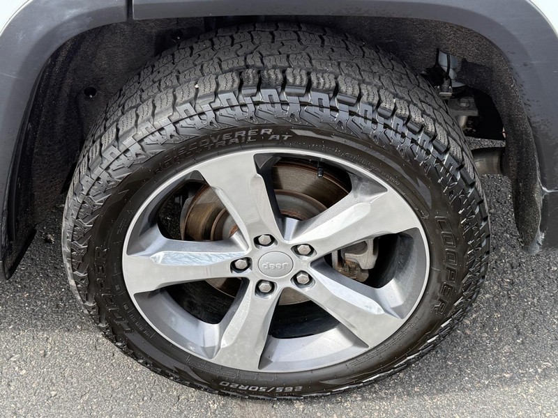 Jeep Grand Cherokee L Vehicle Image 07