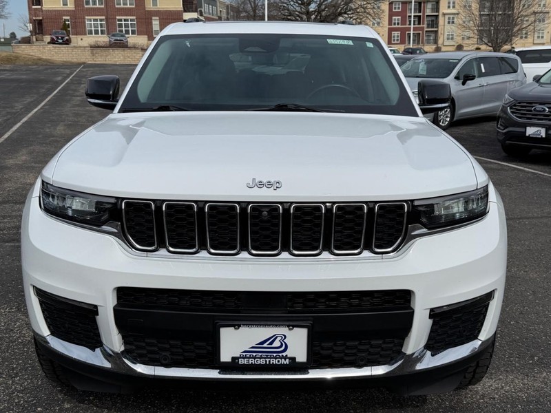 Jeep Grand Cherokee L Vehicle Image 09