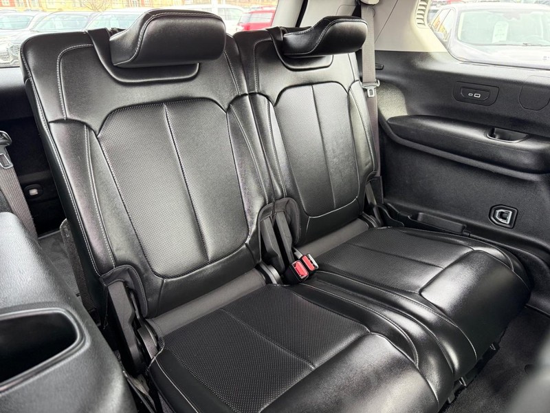 Jeep Grand Cherokee L Vehicle Image 11