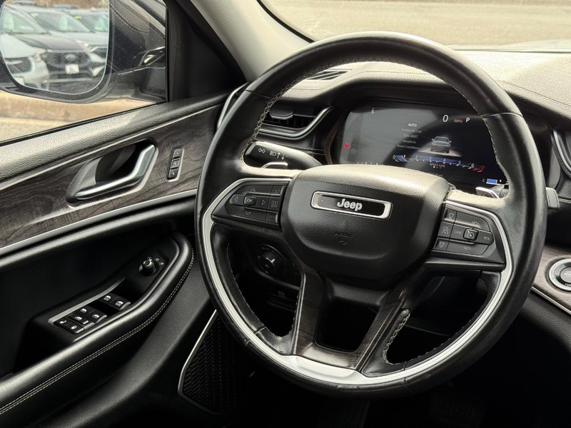 Jeep Grand Cherokee L Vehicle Image 15