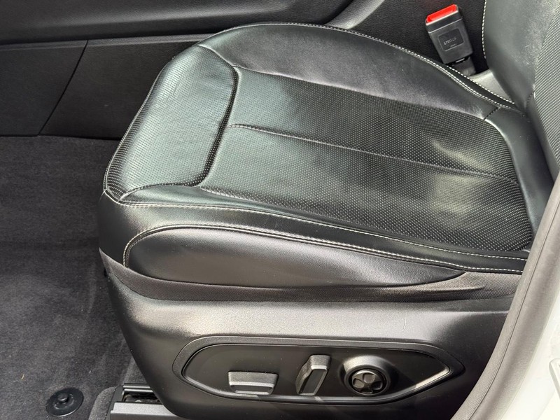 Jeep Grand Cherokee L Vehicle Image 23