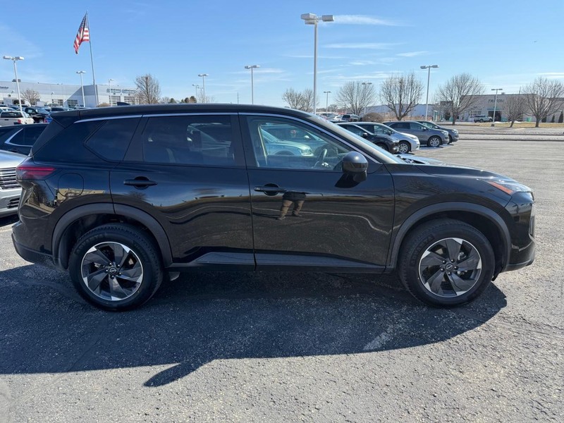 Nissan Rogue Vehicle Image 02