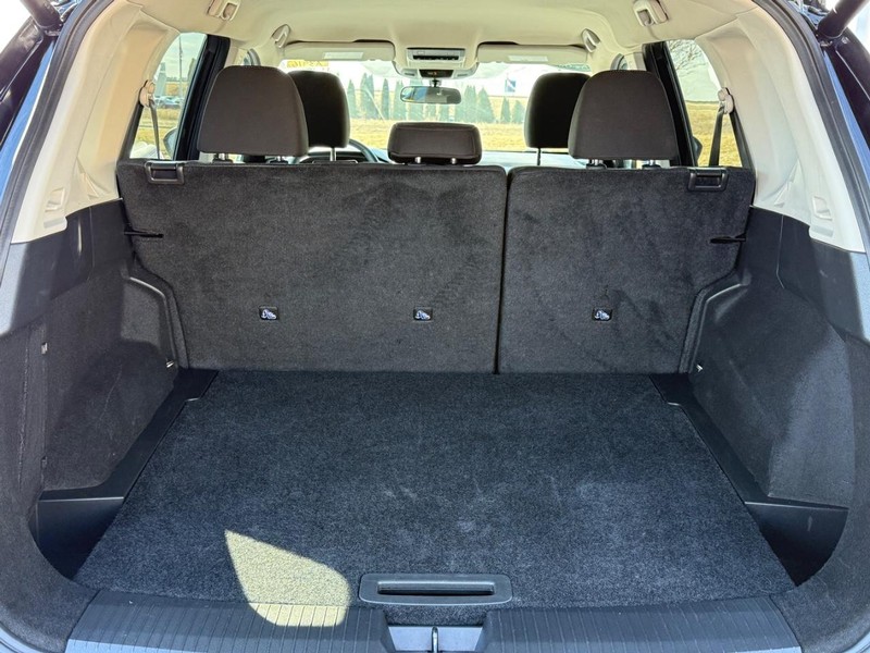 Nissan Rogue Vehicle Image 05