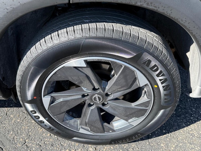 Nissan Rogue Vehicle Image 07