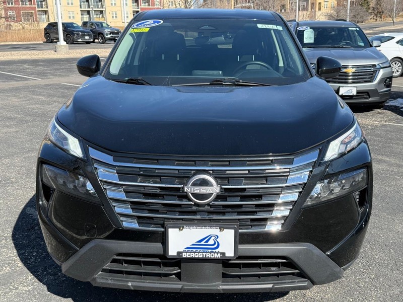 Nissan Rogue Vehicle Image 09