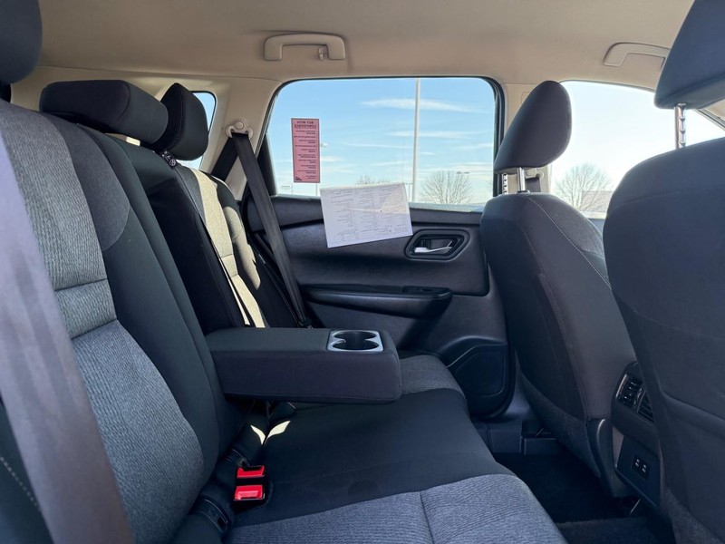 Nissan Rogue Vehicle Image 10