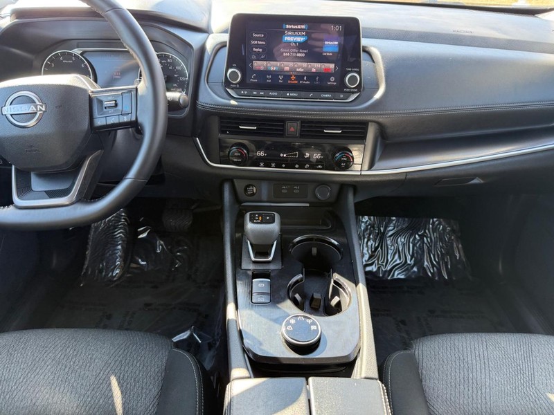 Nissan Rogue Vehicle Image 11