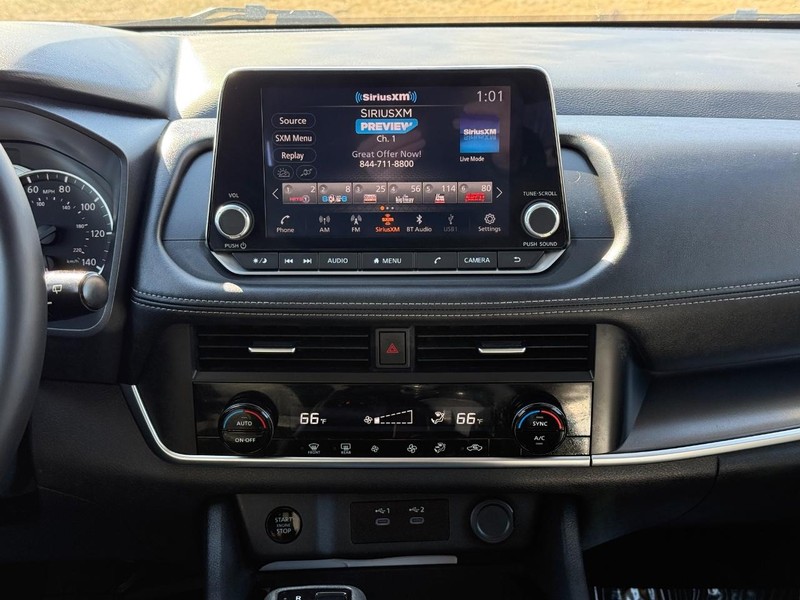 Nissan Rogue Vehicle Image 12