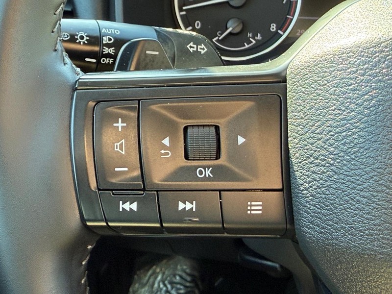 Nissan Rogue Vehicle Image 16