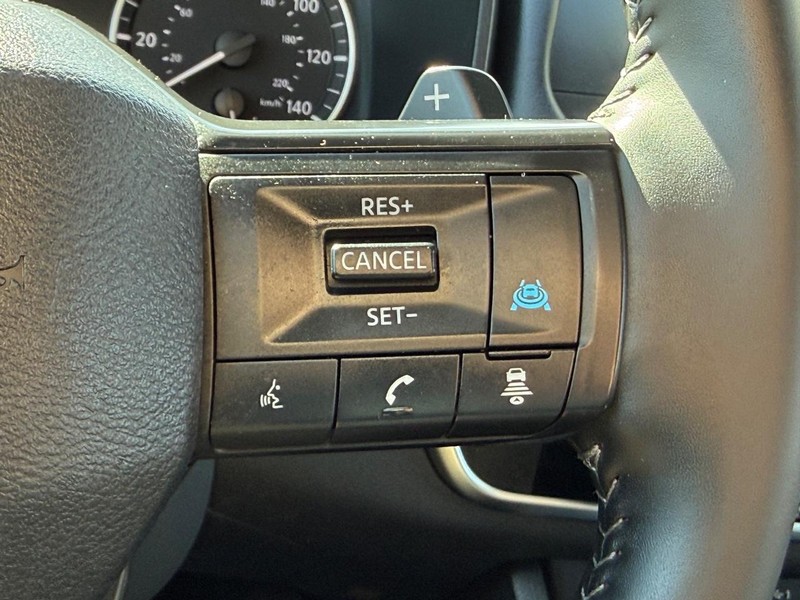 Nissan Rogue Vehicle Image 17