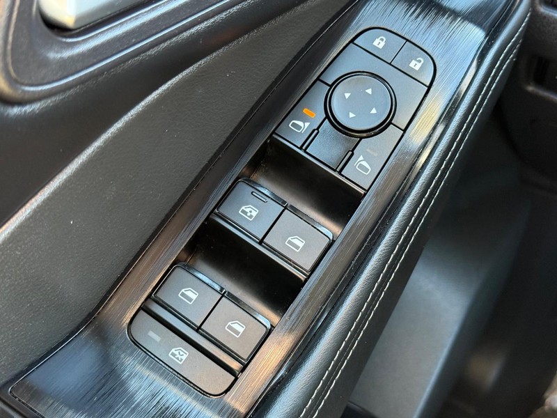 Nissan Rogue Vehicle Image 20