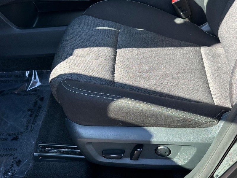 Nissan Rogue Vehicle Image 21