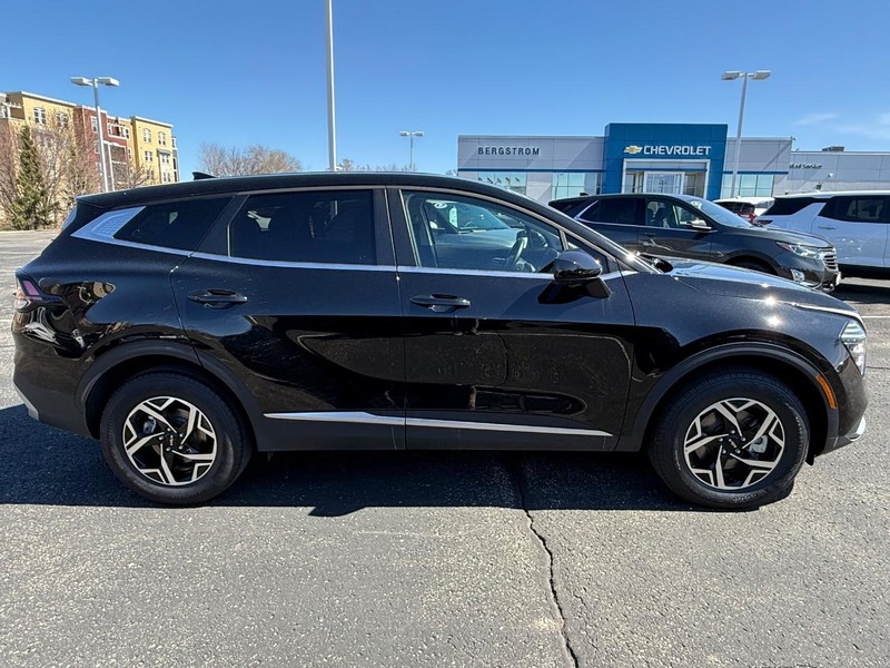 Kia Sportage Vehicle Image 02