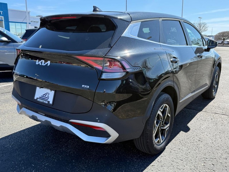 Kia Sportage Vehicle Image 03