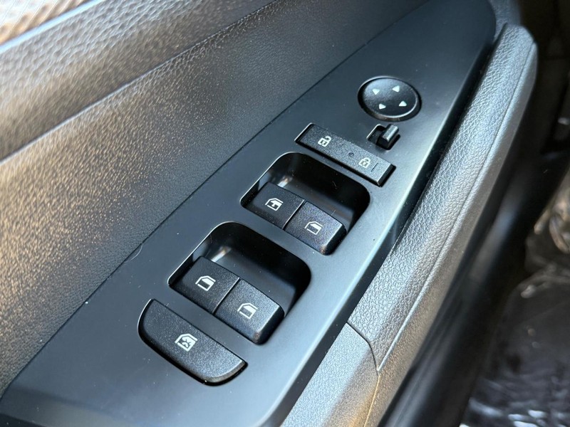 Kia Sportage Vehicle Image 22