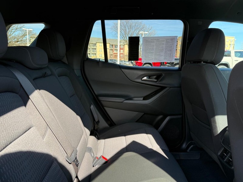 Chevrolet Equinox Vehicle Image 10