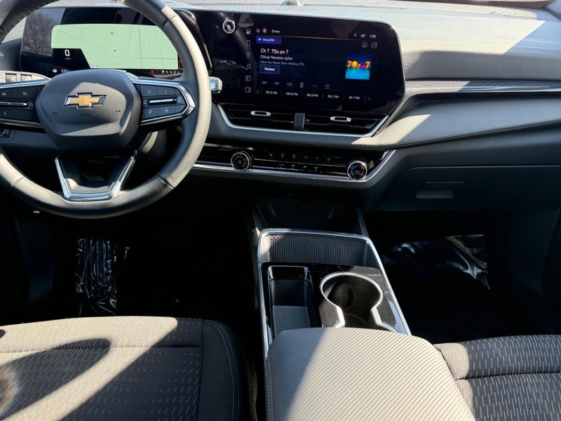 Chevrolet Equinox Vehicle Image 11