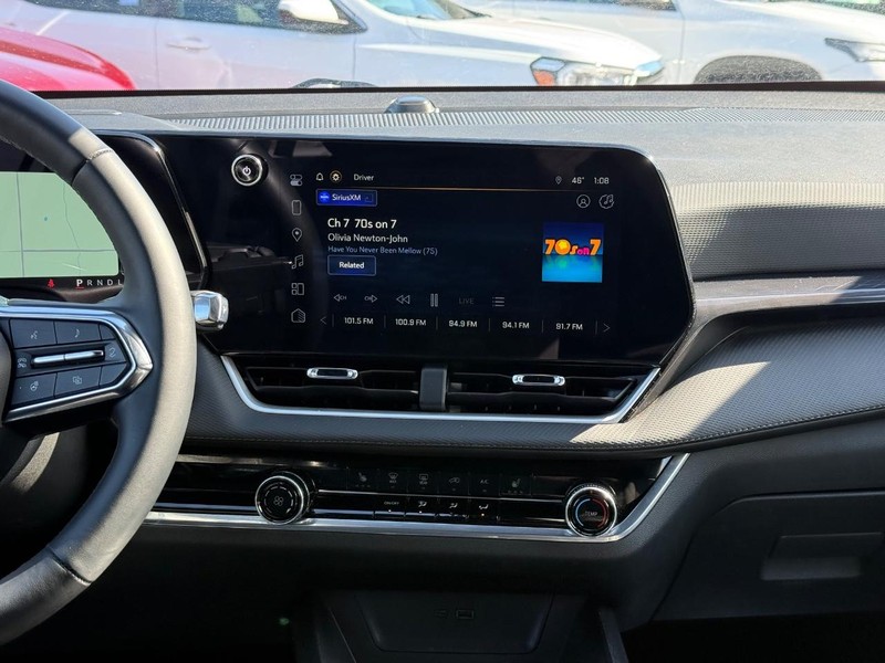 Chevrolet Equinox Vehicle Image 12