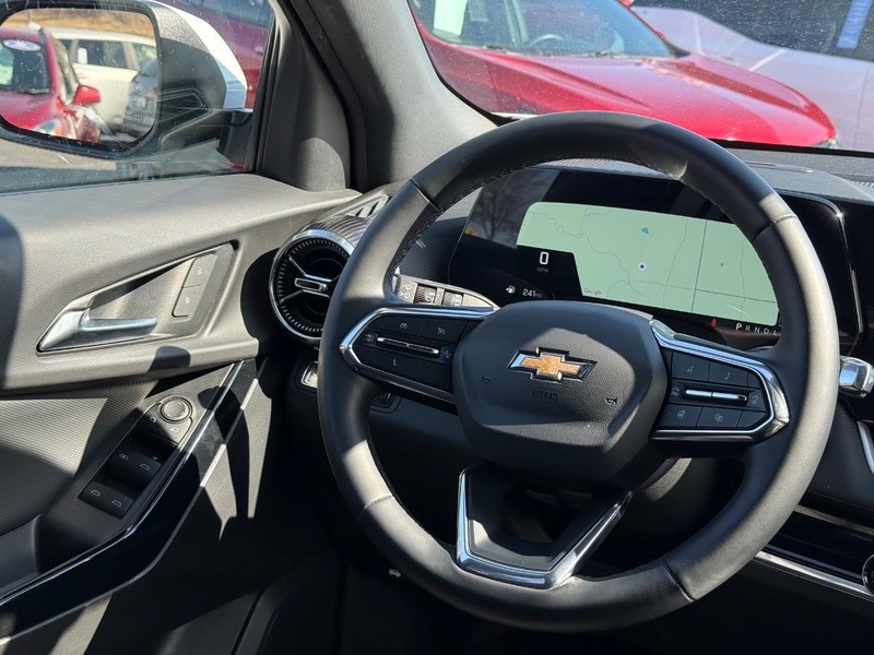 Chevrolet Equinox Vehicle Image 13