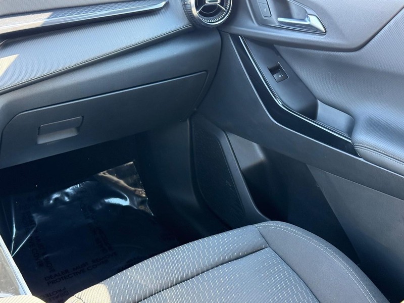 Chevrolet Equinox Vehicle Image 14