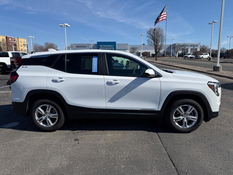 GMC Terrain Vehicle Image 02