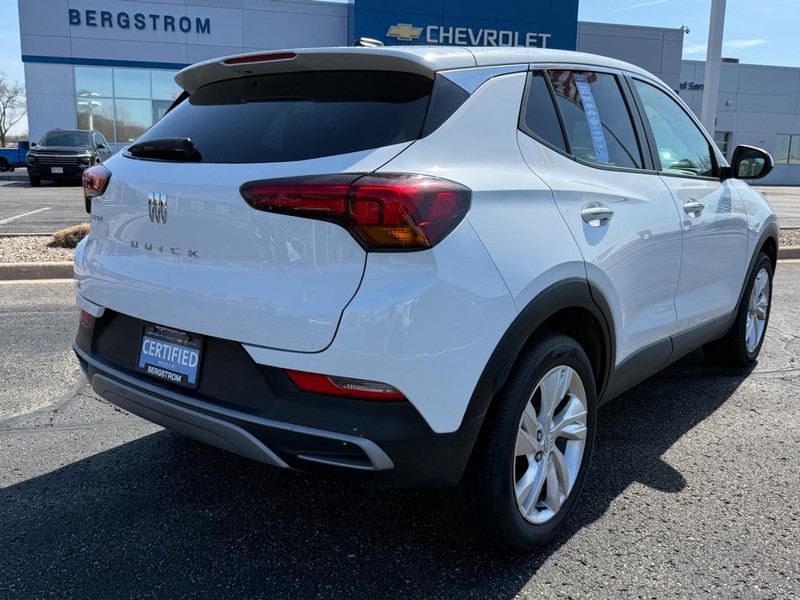 Buick Encore GX Vehicle Full-screen Gallery Image 03