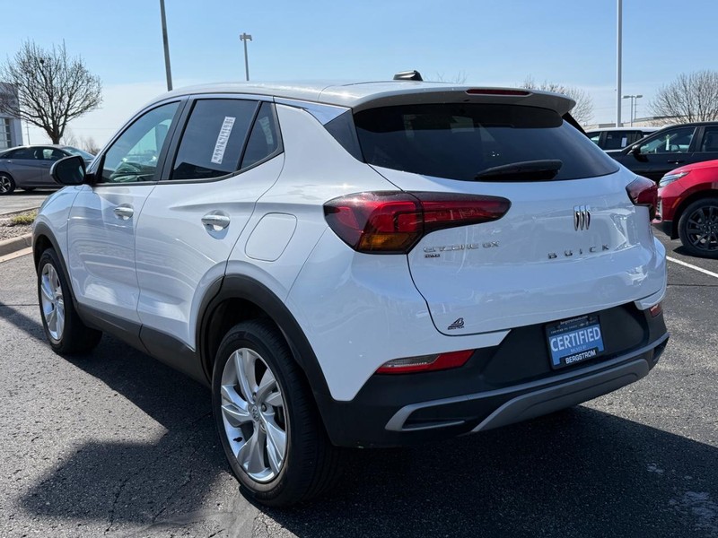 Buick Encore GX Vehicle Full-screen Gallery Image 06