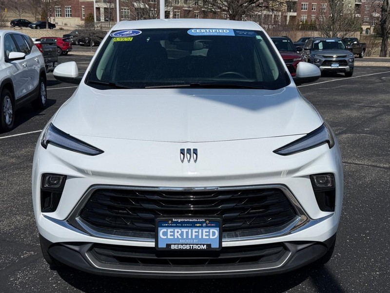 Buick Encore GX Vehicle Full-screen Gallery Image 09