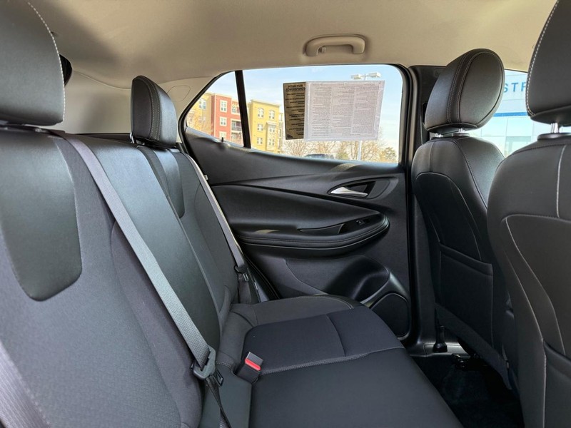 Buick Encore GX Vehicle Full-screen Gallery Image 10