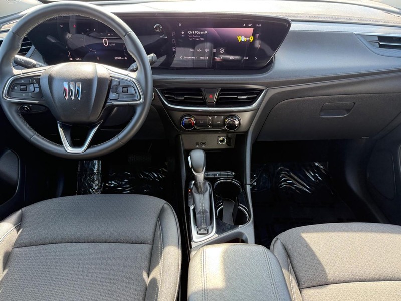 Buick Encore GX Vehicle Full-screen Gallery Image 11