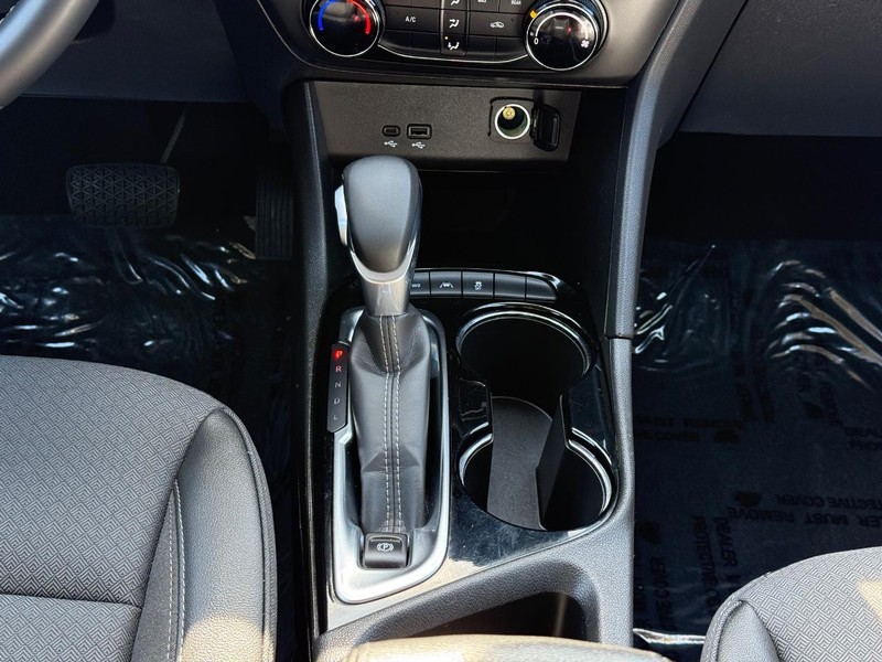 Buick Encore GX Vehicle Full-screen Gallery Image 13