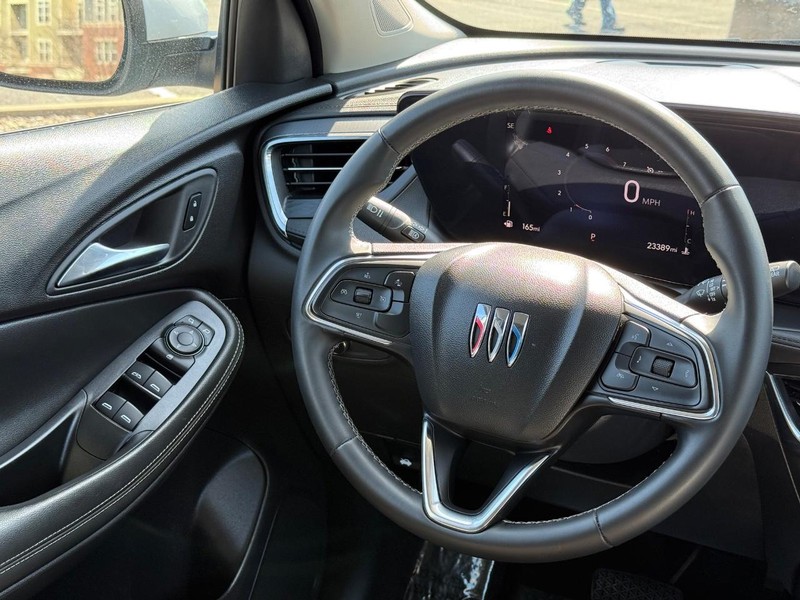 Buick Encore GX Vehicle Full-screen Gallery Image 14