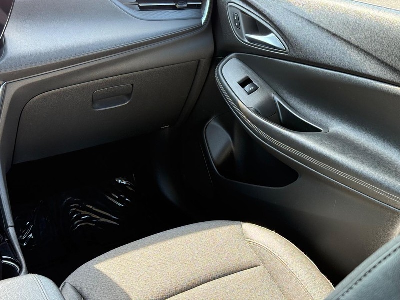 Buick Encore GX Vehicle Full-screen Gallery Image 15